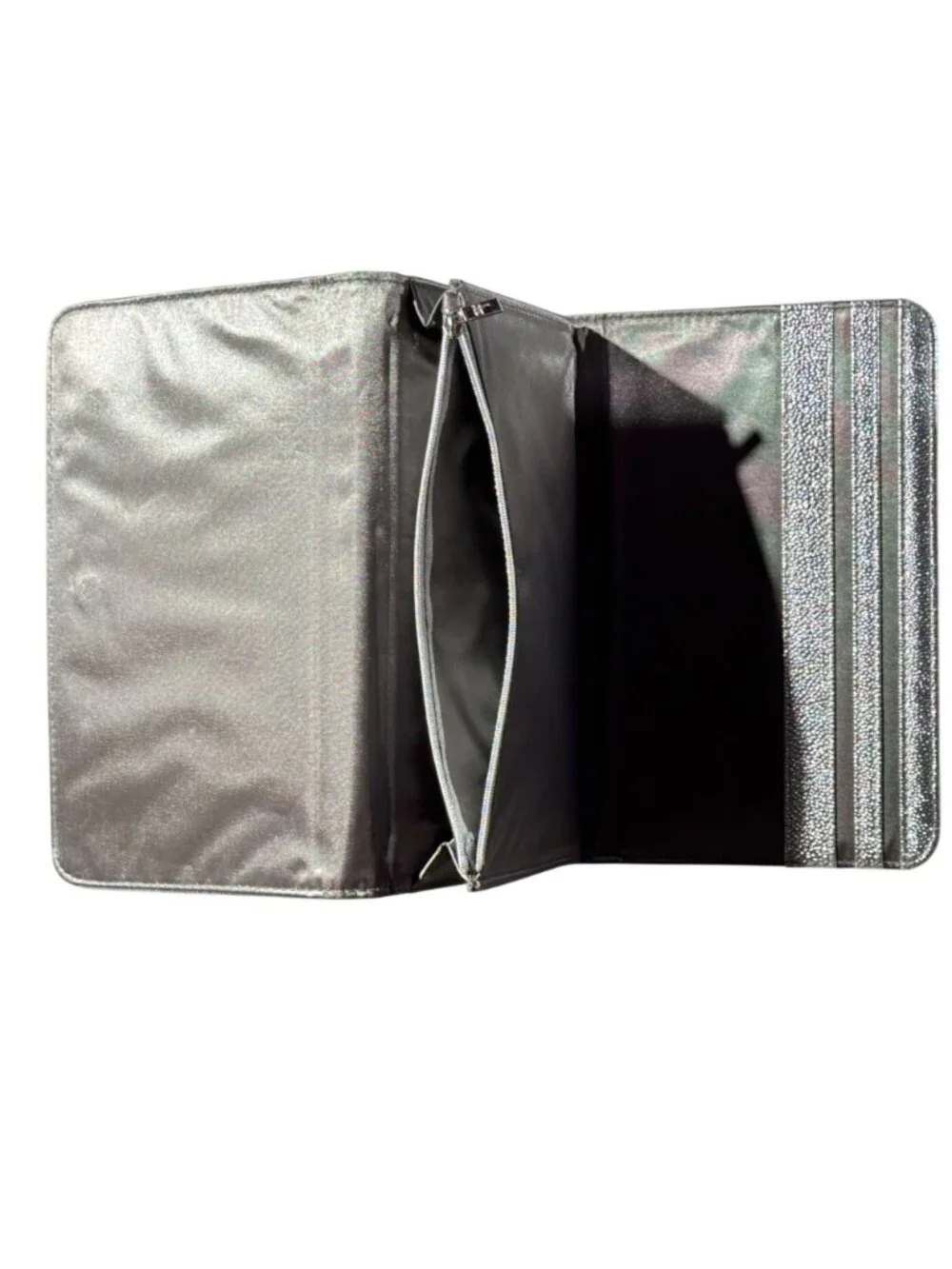 IT Brushes for Ulta Silver tri-fold case withZip Compartment